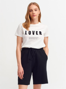 white cropped short sleeve t-shirt